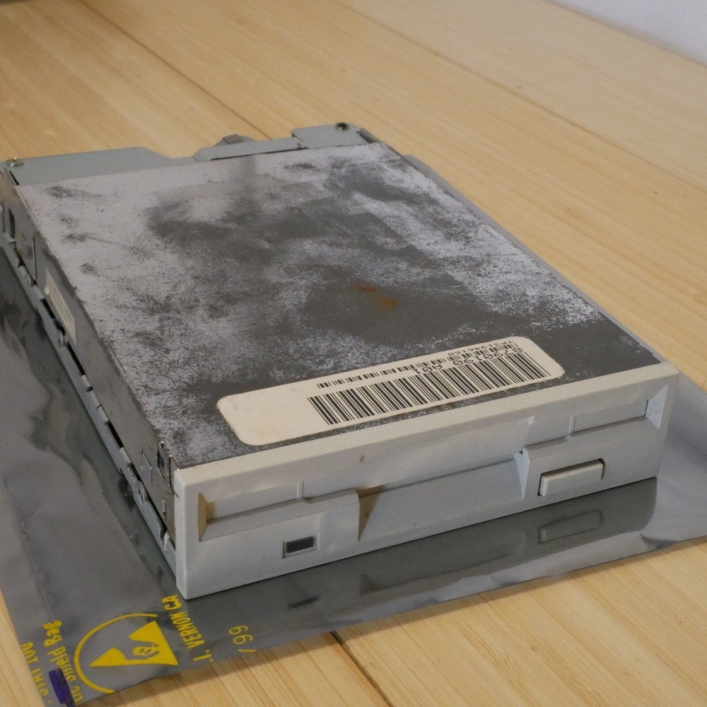 Mitsumi Newtronics D359T3 ‎ 3.5 inch 1.44MB Internal Floppy Drive - Tested 51